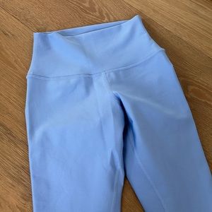 Blue Alo leggings 7/8 airbrush